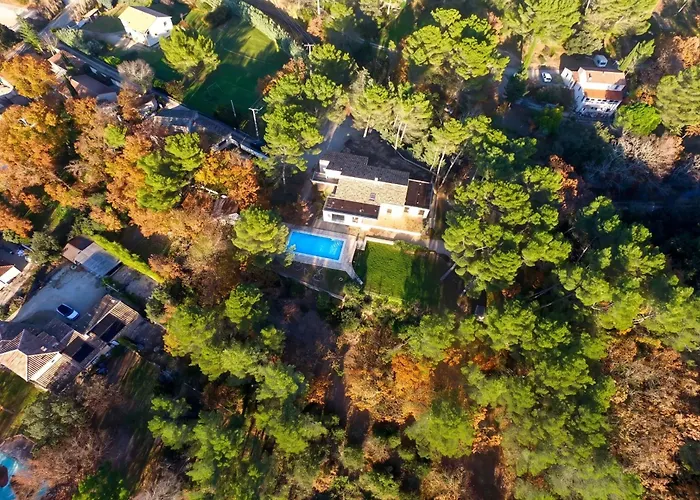 Maison Confortable A Velleron De 50 M² Avec Piscine